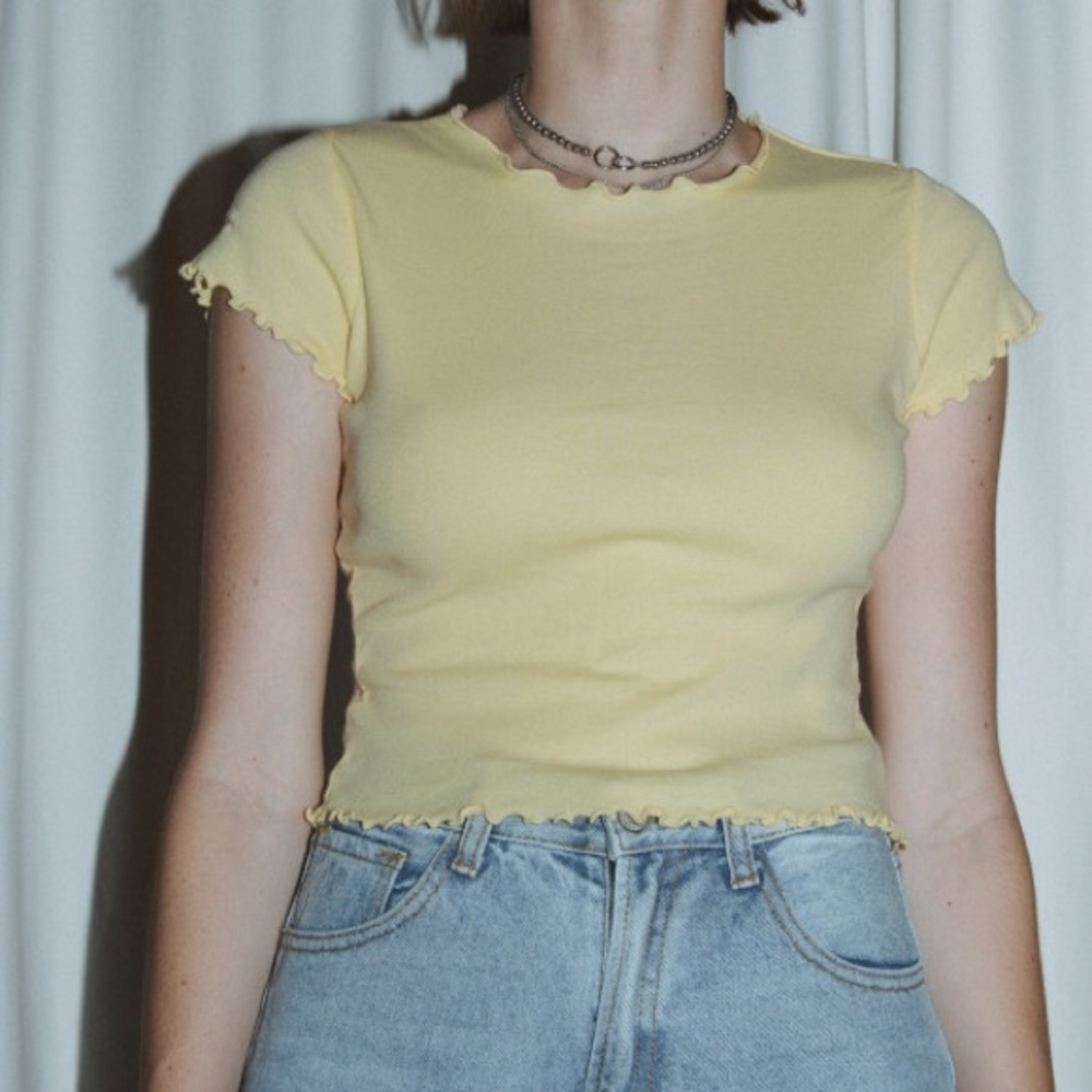 Brandy Melville Yellow Wynn Top🌟🌼⚡️✨